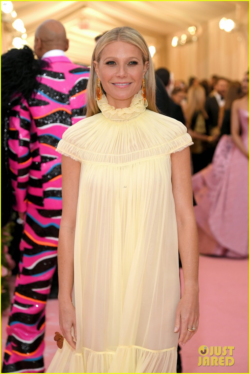 Paltrow Keeps It Chic In Yellow at Met Gala 2019! Photo