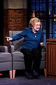 amy poehler accuses meghan markle of copying her son name on late night 04