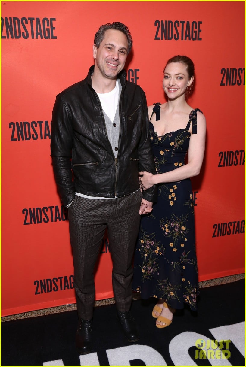 Photo: amanda seyfried thomas sadoski couple up at second stage