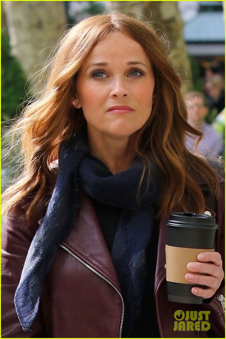 Photo: reese witherspoon films the morning show in nyc park 04 | Photo