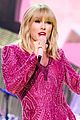 taylor swift performs new song me on graham norton show 06