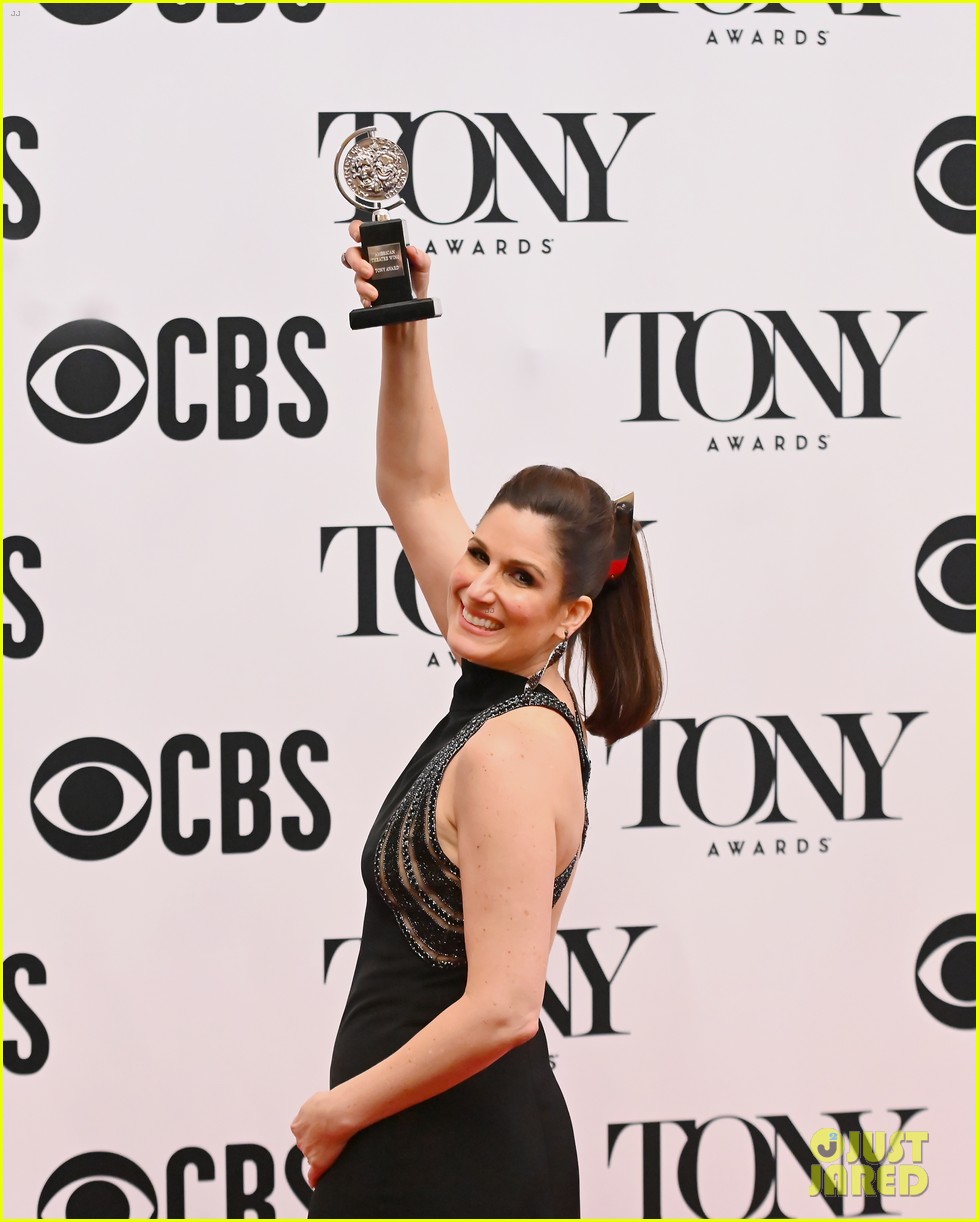 Photo stephanie j block tony win standing ovation 04 Photo 4308183