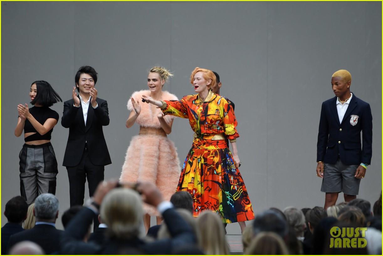 Cara Delevingne & Tilda Swinton Honor Karl Lagerfeld at Tribute Event(02)