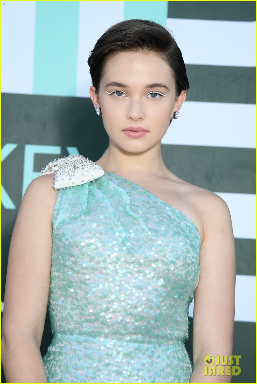 Photo: kaitlyn dever amandla stenberg miu miu show 17 | Photo 4316552