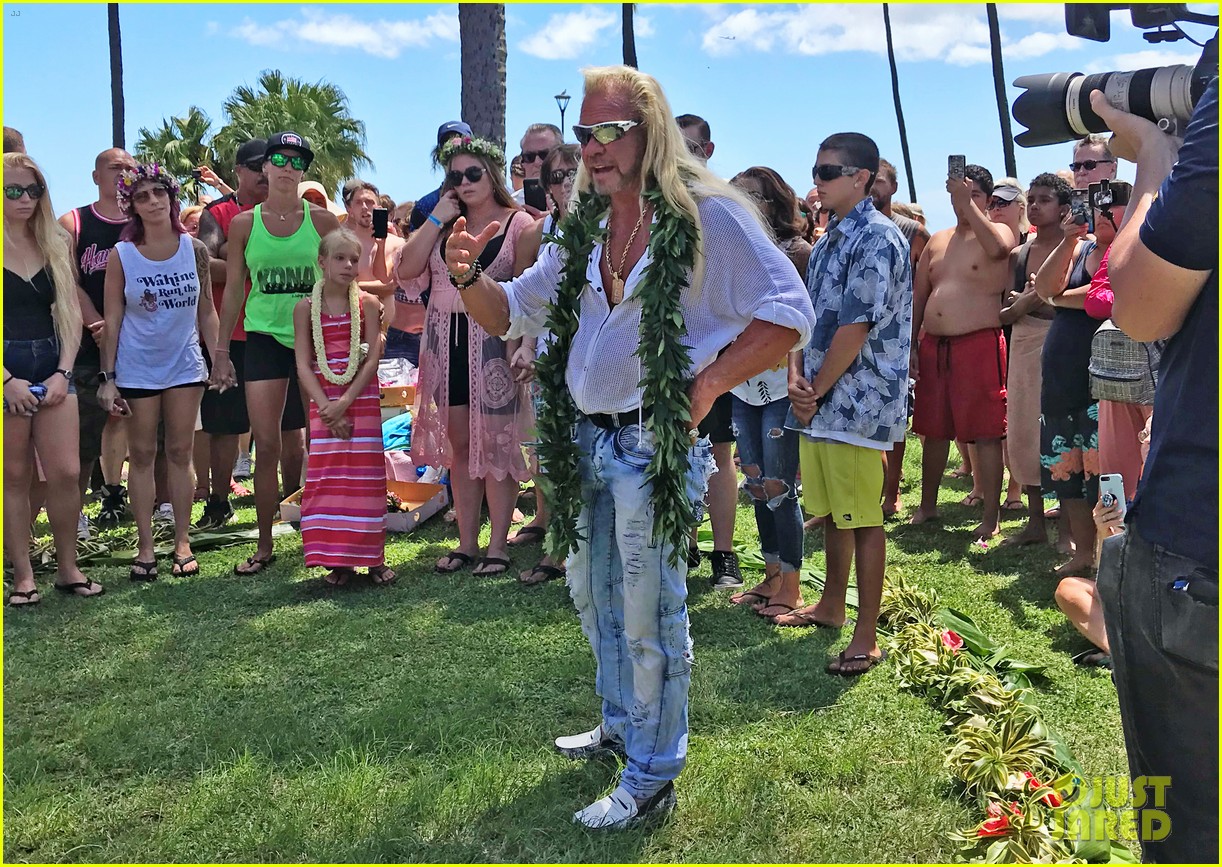 Dog the Bounty Hunter Honors Late Wife Beth Chapman at Memorial Service(02)