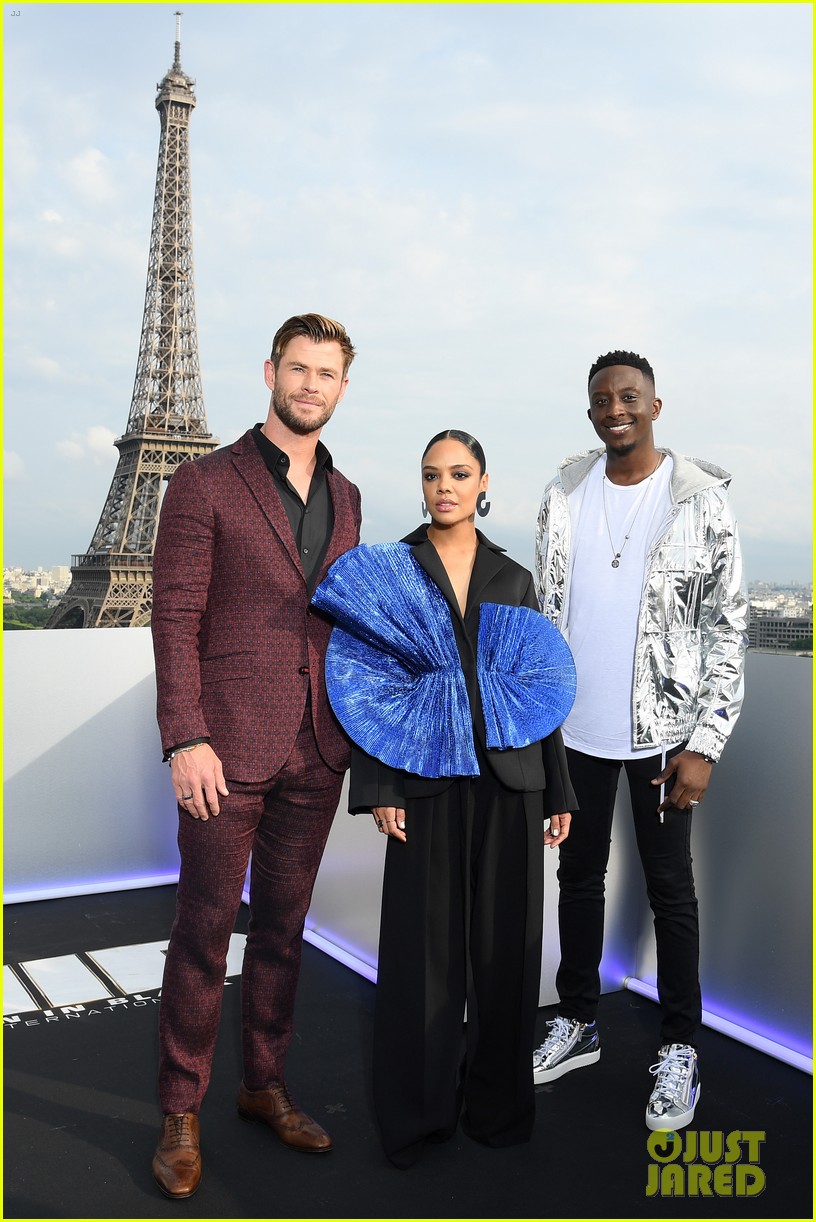 Chris Hemsworth & Tessa Thompson Team Up for 'Men in Black