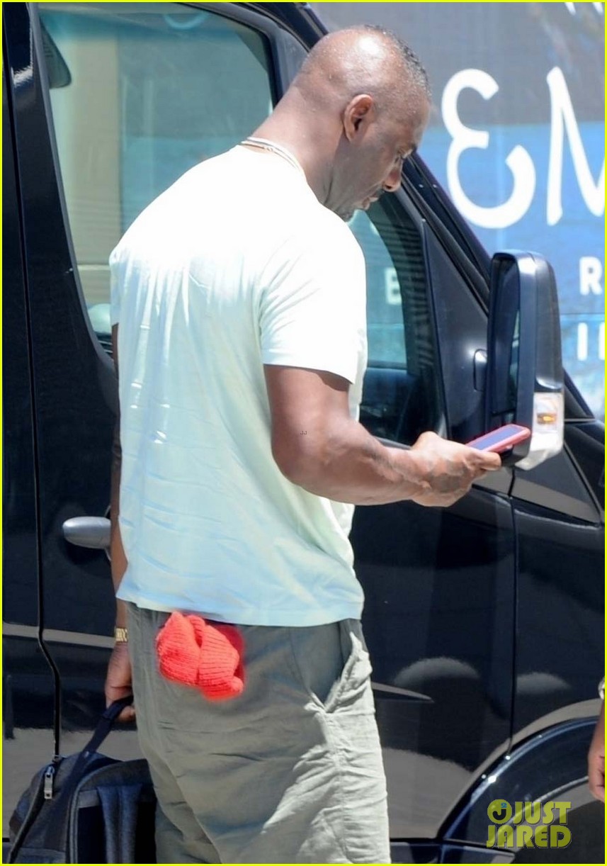 Idris Elba & Wife Sabrina Show Some PDA While Leaving Ibiza : Photo