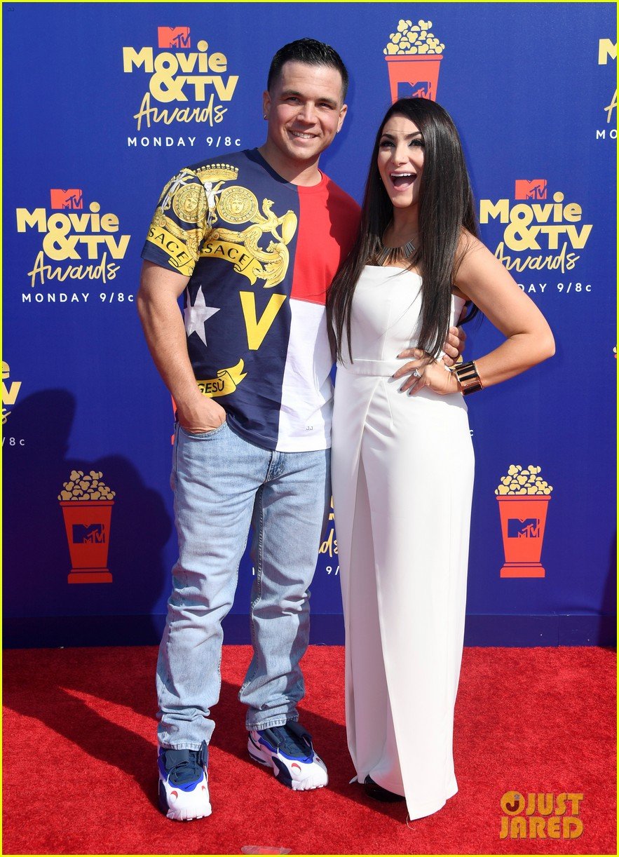 Jenni 'JWoww' Farley & Boyfriend Zack Clayton Carpinello Couple Up for