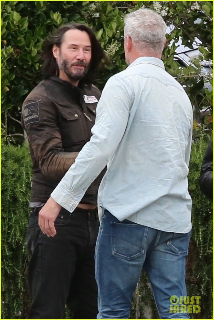 Keanu Reeves Runs Into Eric Dane While Hanging with Friends Photo