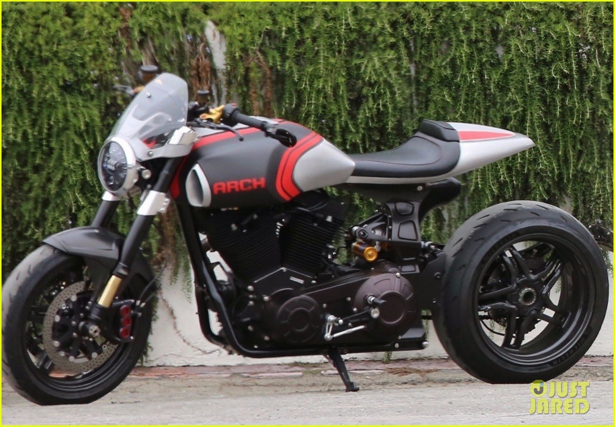 Keanu Reeves Runs Into Eric Dane While Hanging with Friends Photo