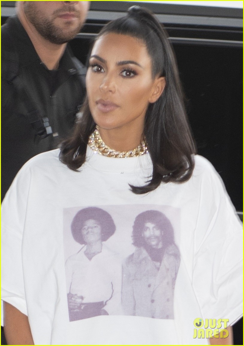 kim kardashian wears michael jackson prince shirt jfk airport 024314310