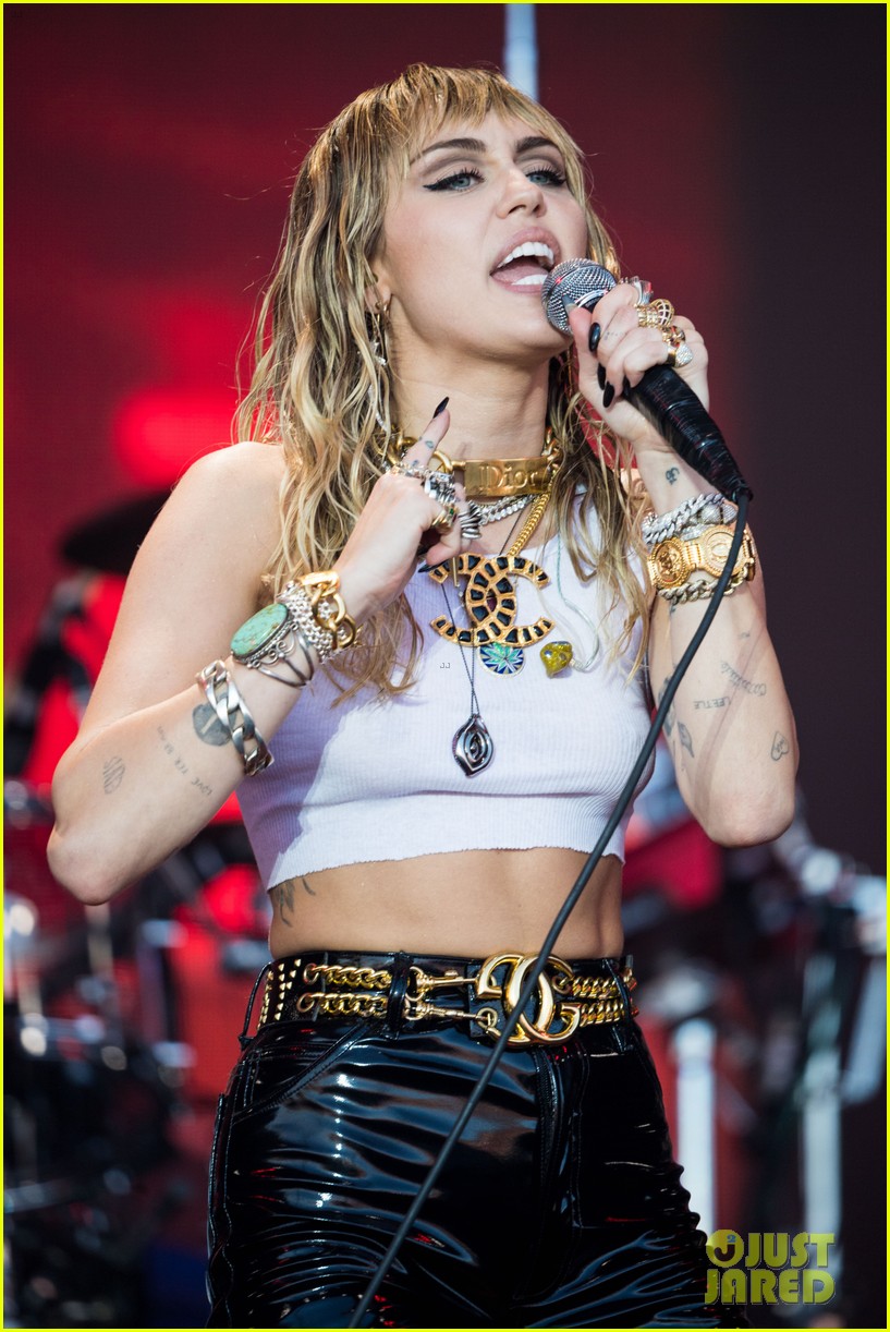Miley Cyrus Brings Dad Billy Ray & Lil Nas X As Surprise Guests at  Glastonbury Festival!: Photo 4316648 | Billy Ray Cyrus, Lil Nas X, Mark  Ronson, Miley Cyrus Photos | Just