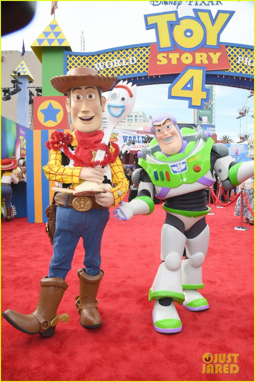 keanu reeves toy story 4 premiere