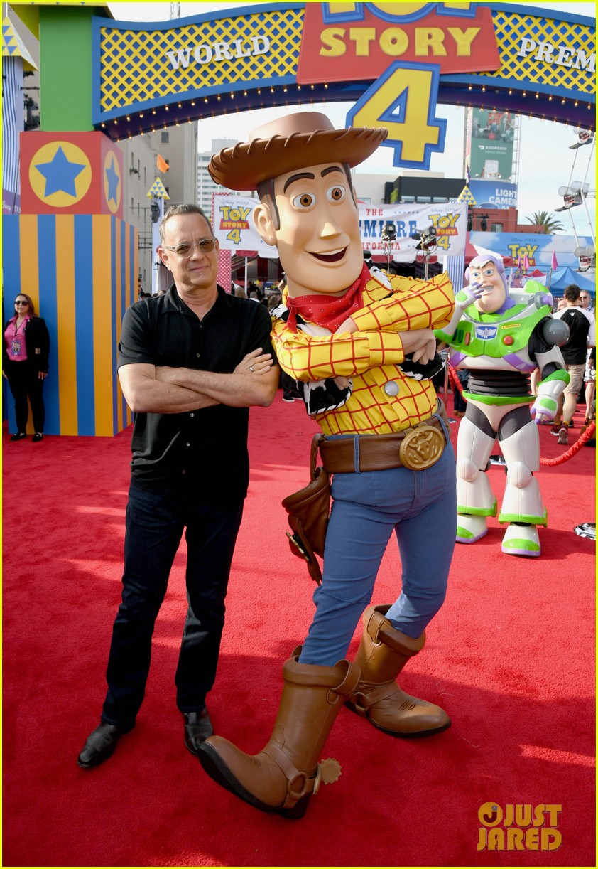 Keanu Reeves Joins His &lsquo;Toy Story 4&rsquo; Co-Stars at L.A. Premiere!: Photo