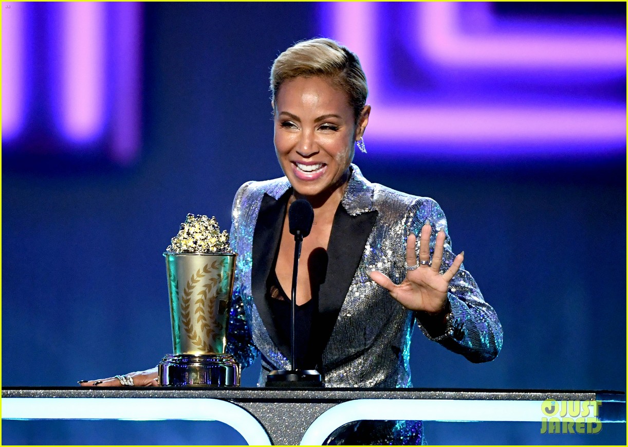 Tiffany Haddish Presents Jada Pinkett Smith With Trailblazer Award at