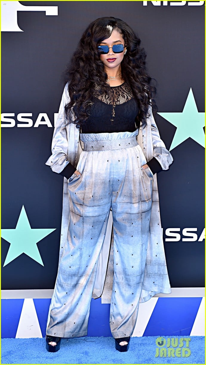 Photo: karrueche tran victor cruz couple up bet awards 18 | Photo