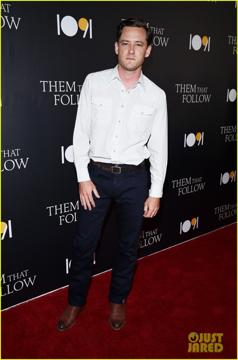 Photo: kaitlyn dever alice englert them that follow premiere 18 | Photo