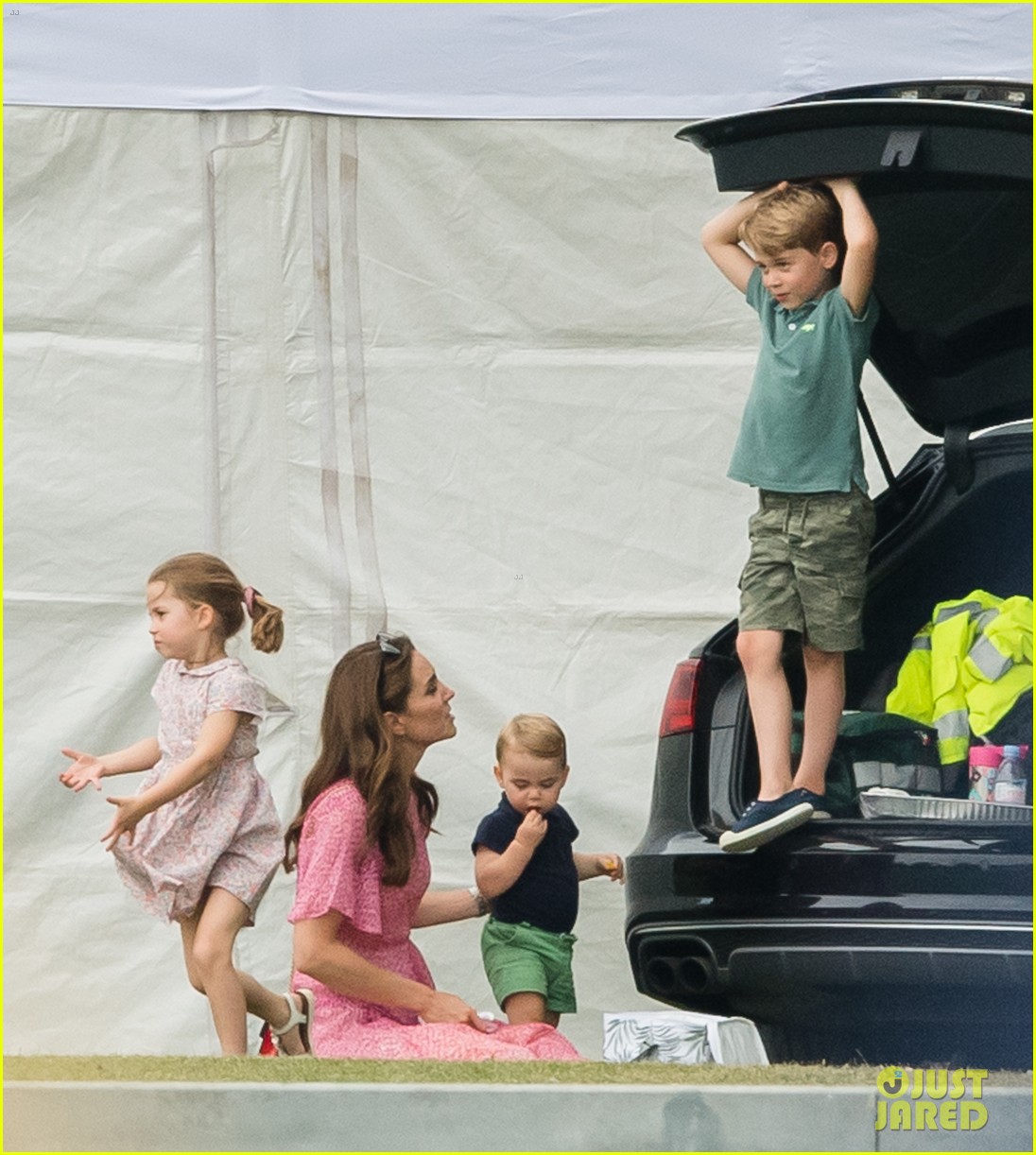 Prince George Princess Charlotte Play While Dad Prince William Competes In Polo Match Photo 4320085 Celebrity Babies Kate Middleton Prince George Prince Louis Prince William Princess Charlotte Pictures Just Jared