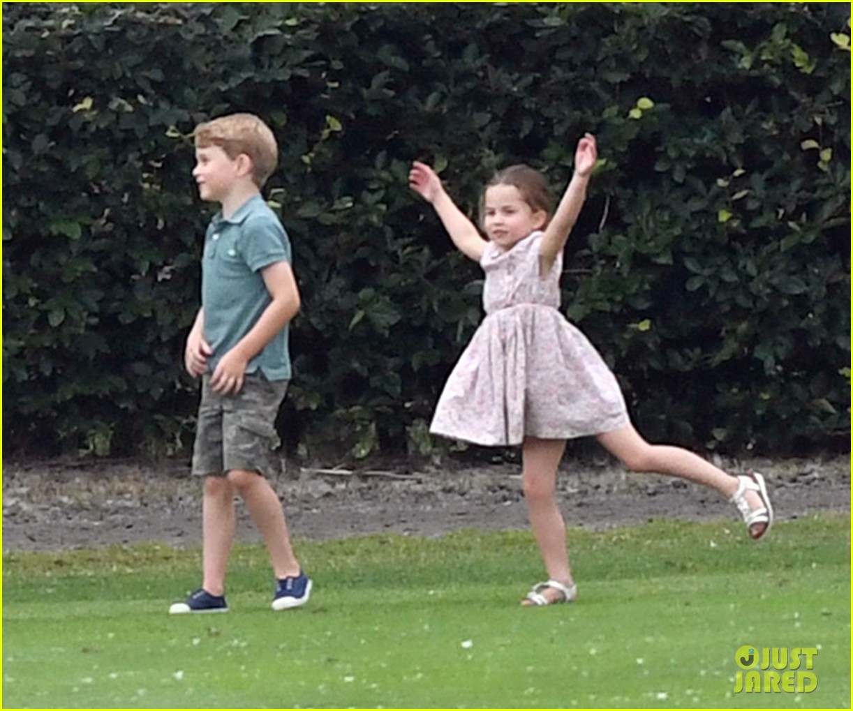 Photo Prince George Princess Charlotte Play During Polo Match 05 photo-prince-george-princess-charlotte-play-during-polo-match-05