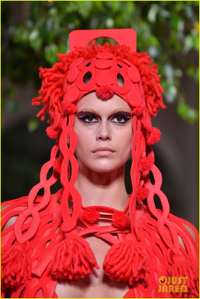 Gigi Hadid Wears Blue Glitter Eye Makeup For Valentino Show in Paris