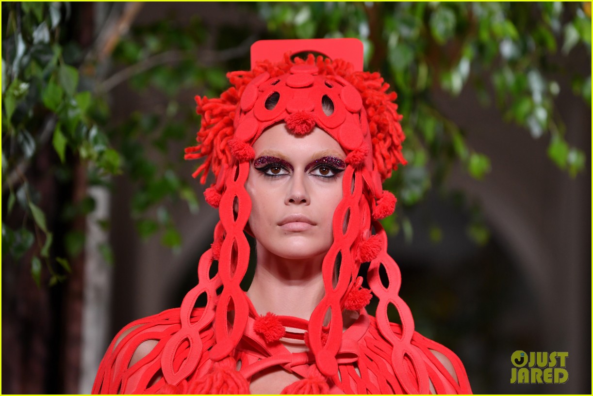 Gigi Hadid Wears Blue Glitter Eye Makeup For Valentino Show in Paris