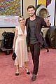 chris hemsworth sofia vergara spouses once upon time hollywood premiere 06