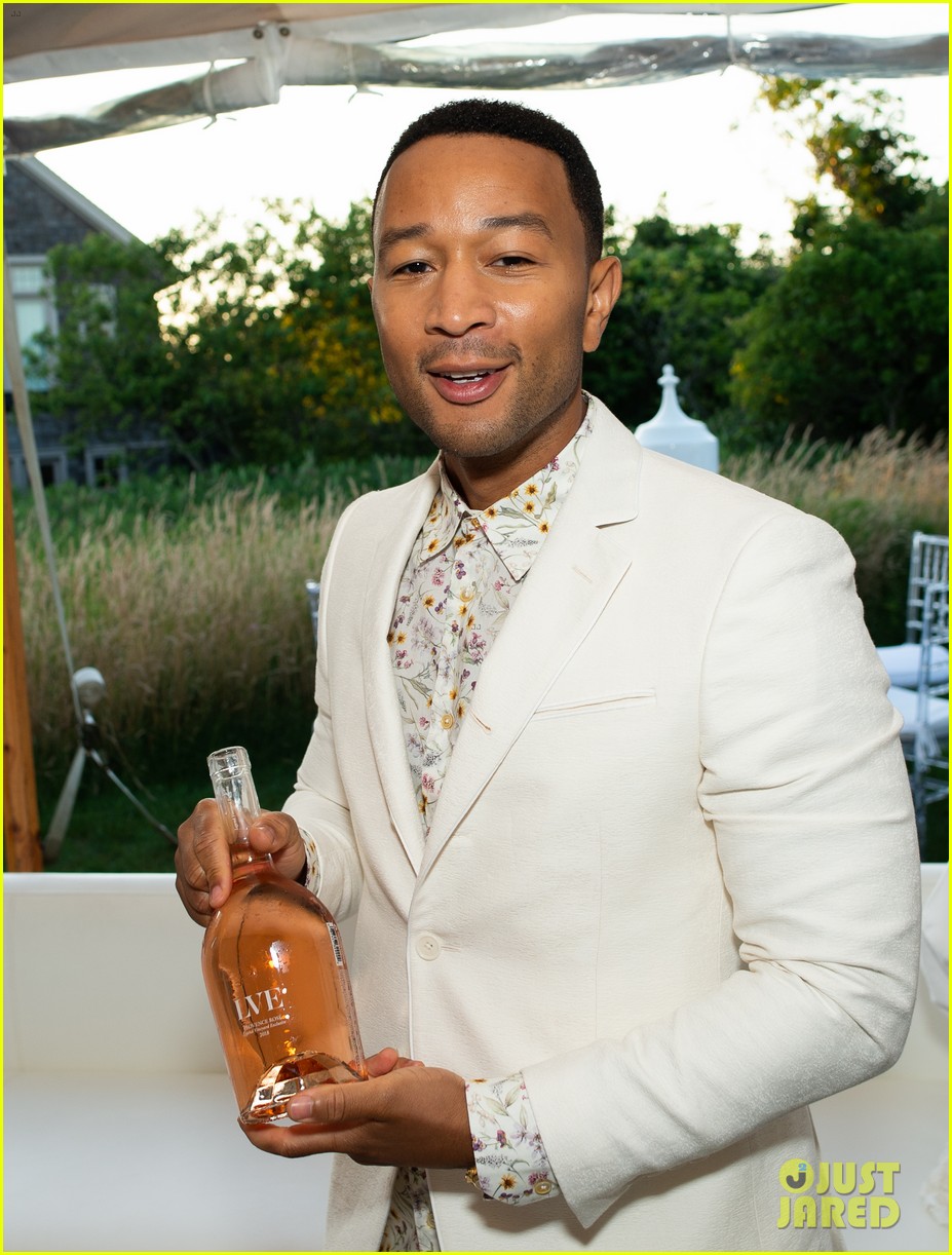 John Legend Tries New Crab Dip Recipe With Chrissy Teigen Photo