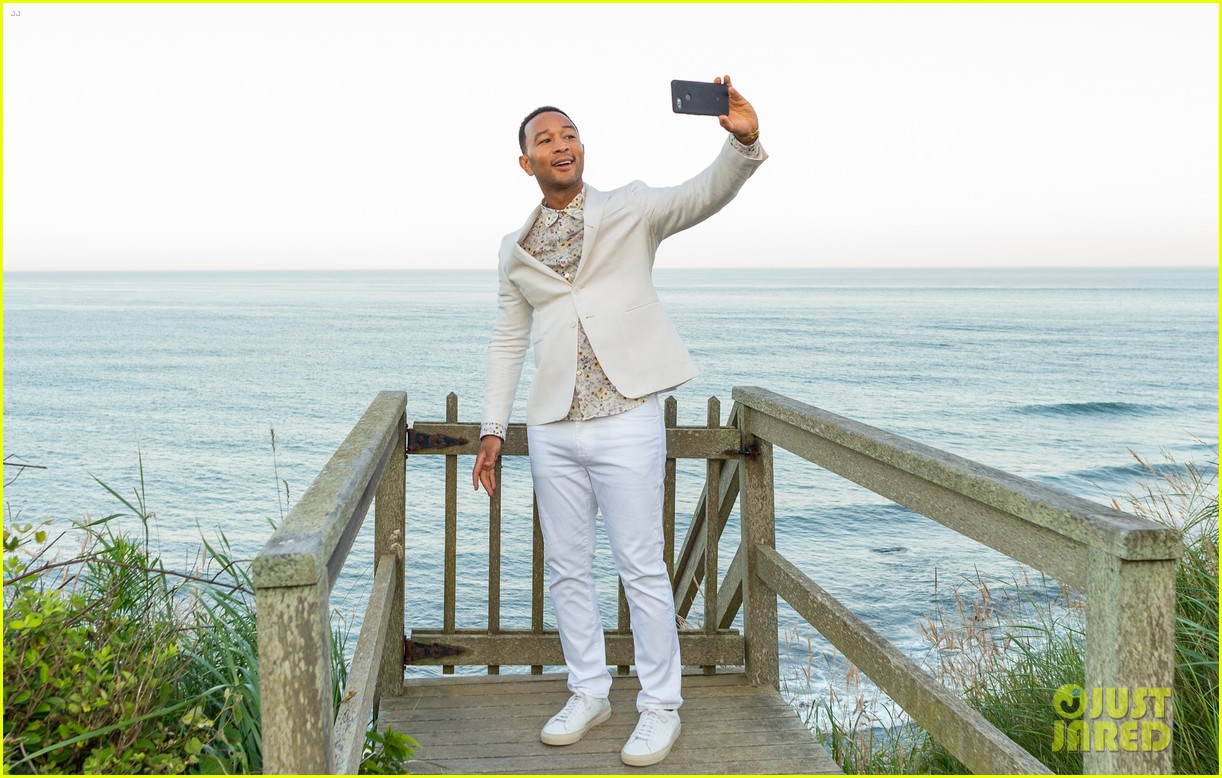 John Legend Tries New Crab Dip Recipe With Chrissy Teigen Photo