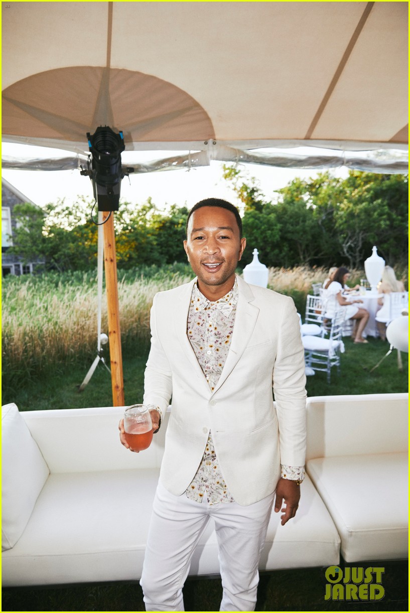 John Legend Tries New Crab Dip Recipe With Chrissy Teigen Photo