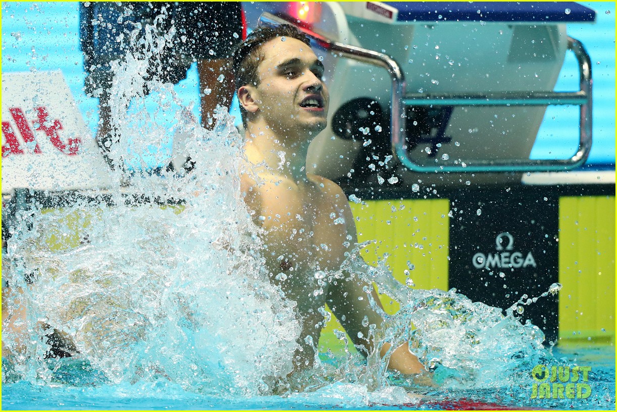 Photo: kristof malik beats michael phelps world record 06 | Photo