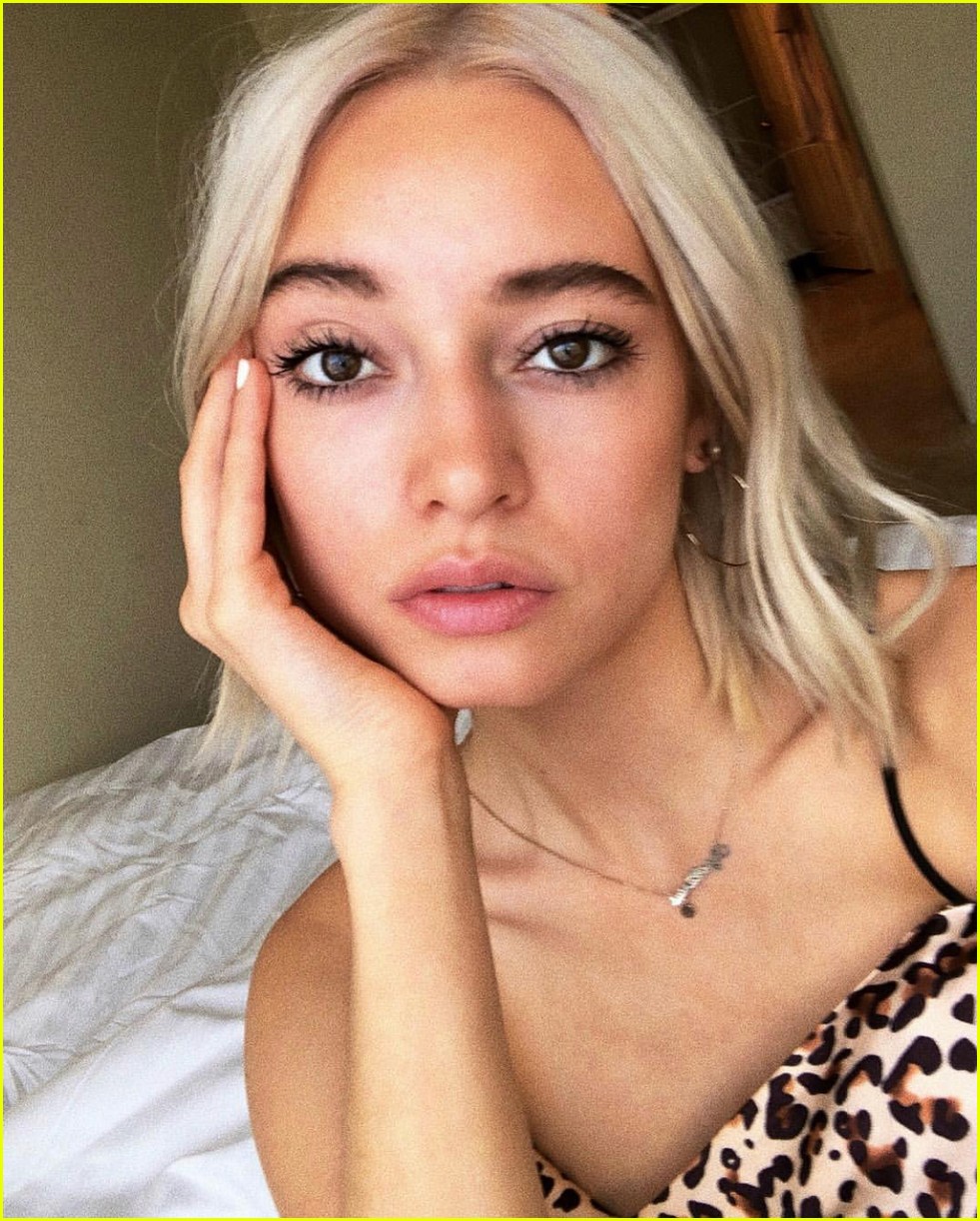 Photo: larissa schot selfies 04 | Photo 4319400 | Just Jared