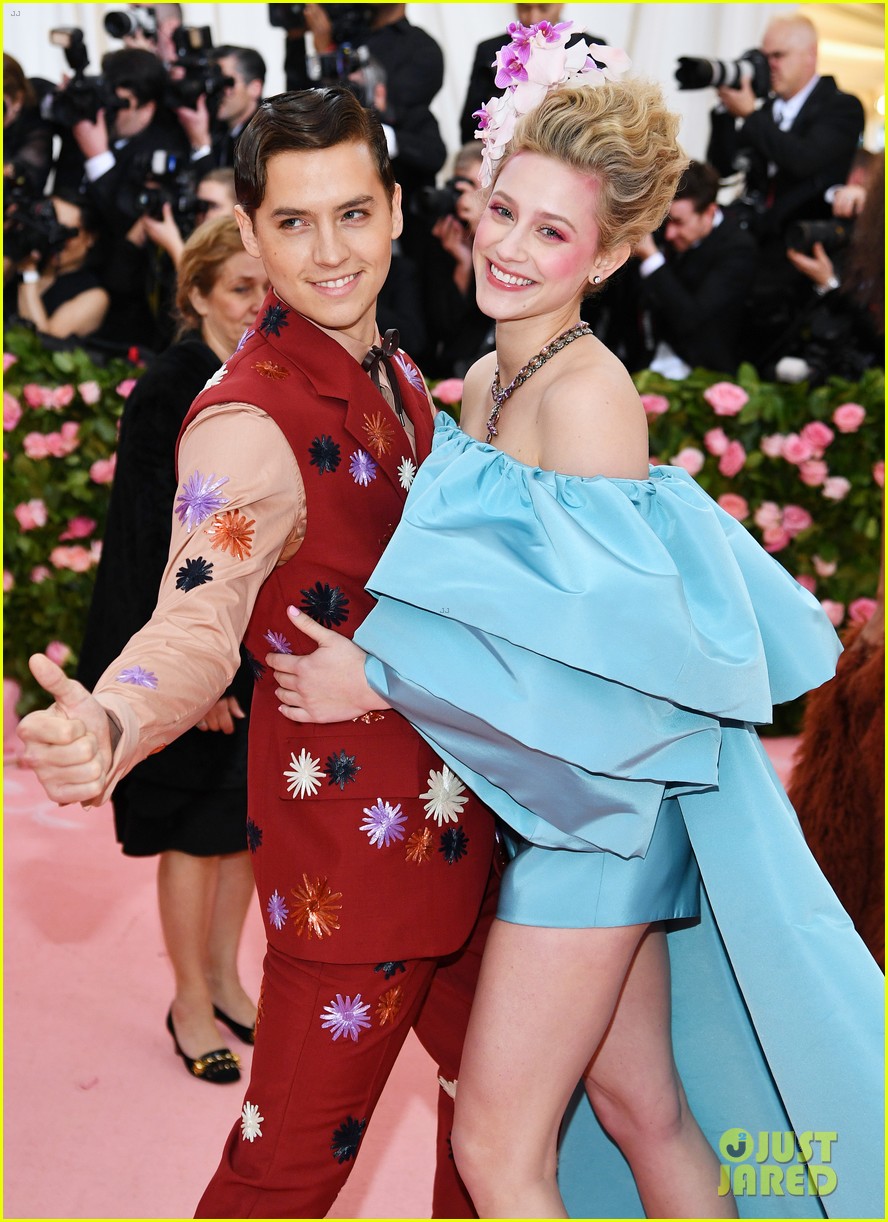 Riverdale's Cole Sprouse & Lili Reinhart Have Split Photo 4325347