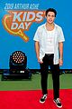 meg donnelly austin mahone hit the stage for arthur ashe kids day 01