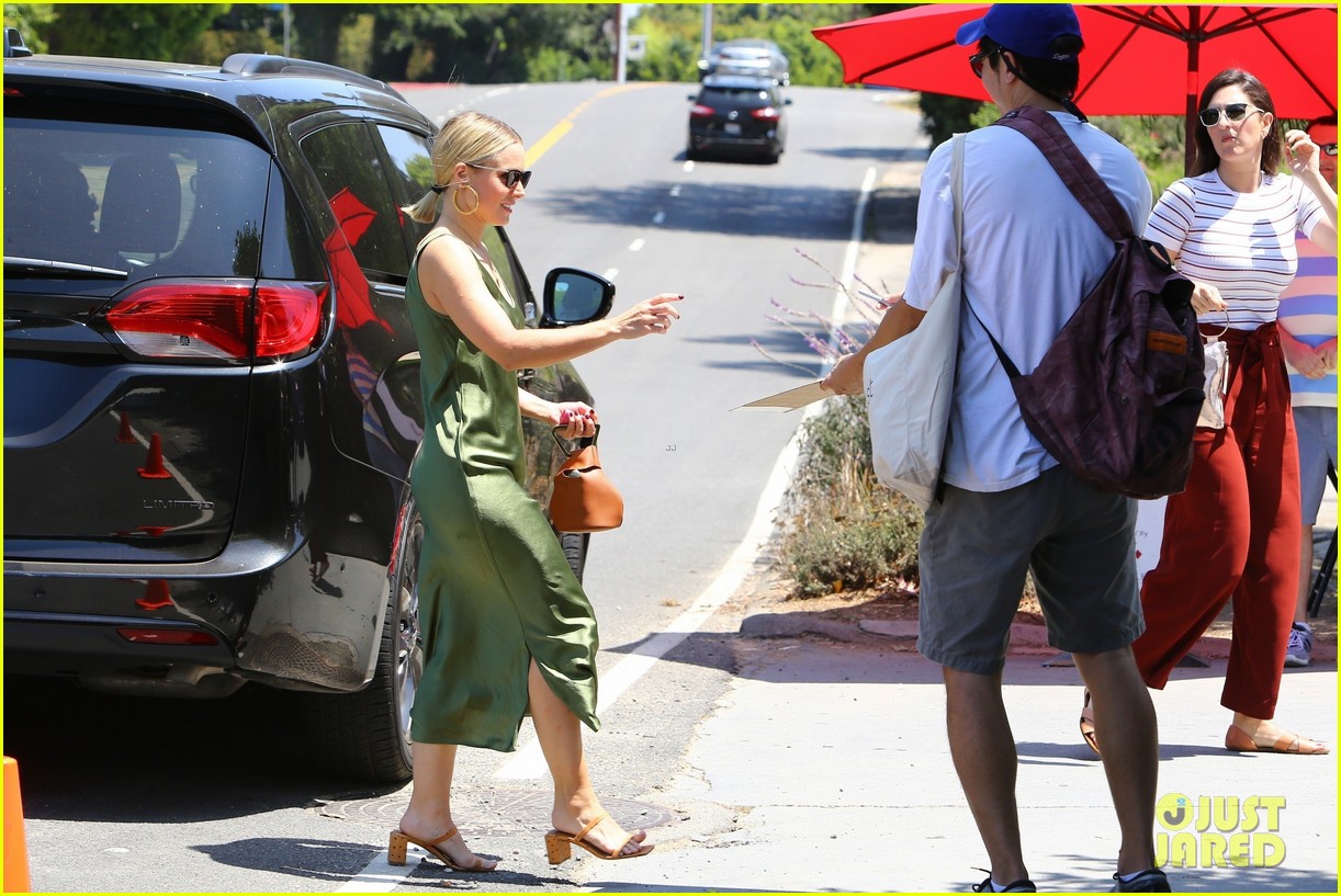 Kristen Bell, Kaley Cuoco, & Debra Messing Get Pampered at the Day of