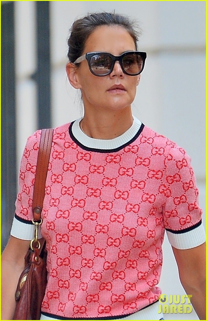 katie holmes enjoys the sunny weather in nyc 044330898