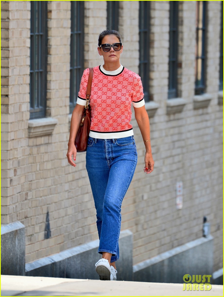 katie holmes enjoys the sunny weather in nyc 054330899