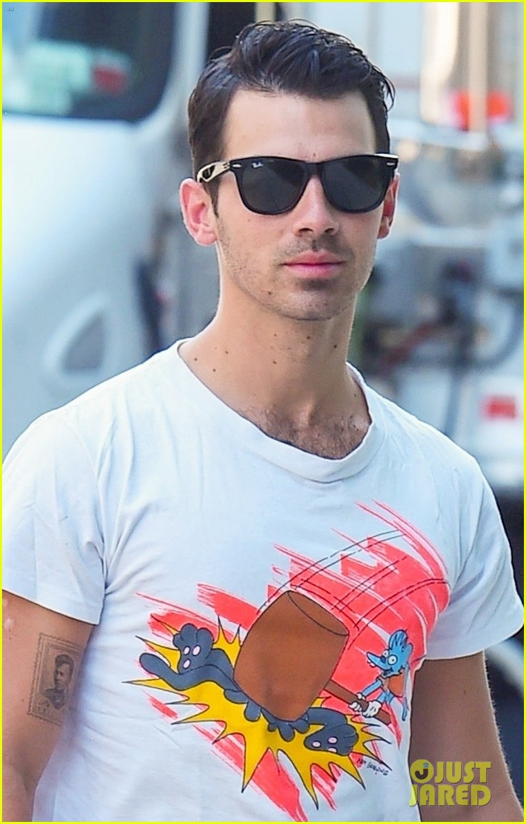 Joe Jonas Hangs in NYC Between 'Happiness Begins' Tour Dates Photo 4338729 Joe Jonas Photos