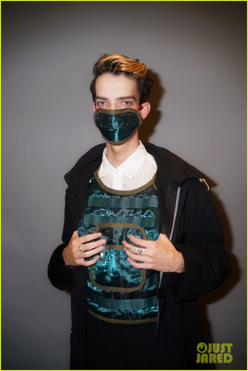 Kodi Smit-McPhee Travels Down to Lima for Comic-Con!: Photo 4333061