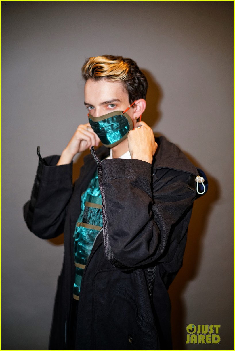 Kodi Smit-McPhee Travels Down to Lima for Comic-Con!: Photo 4333062