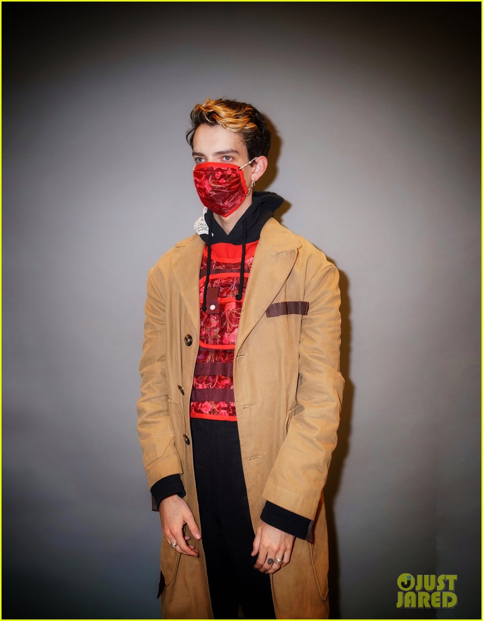 Kodi Smit-McPhee Travels Down to Lima for Comic-Con!: Photo 4333068