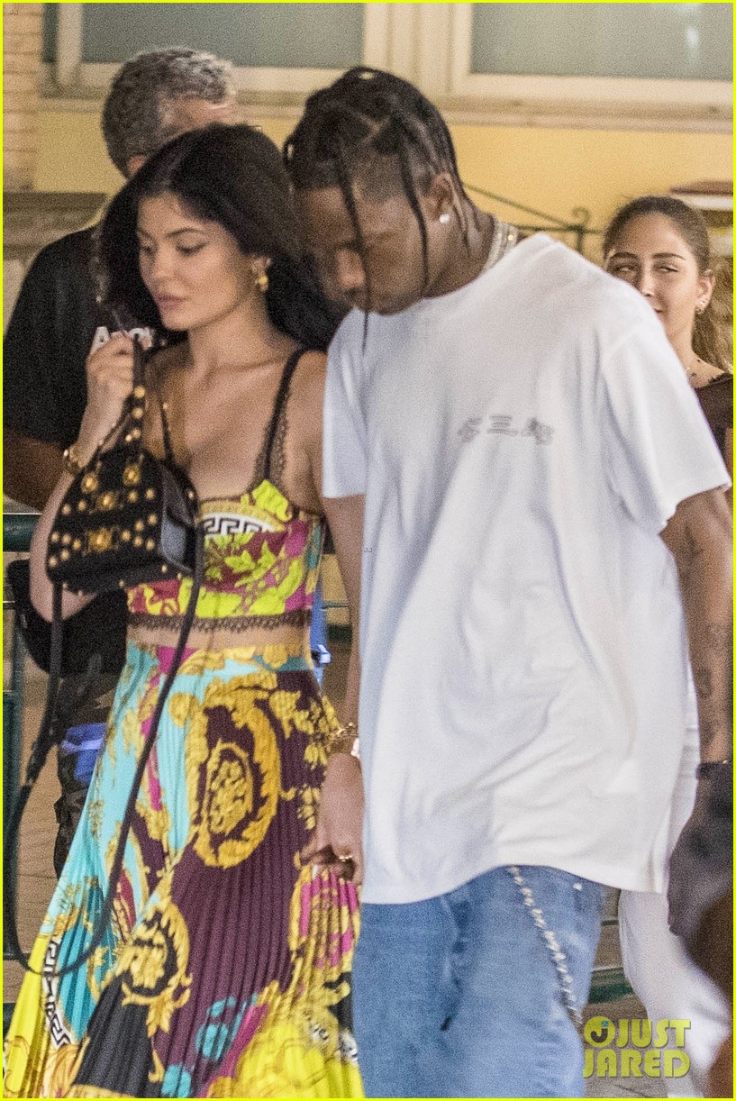 Kylie Jenner Holds Hands With Travis Scott While On a Date Night in