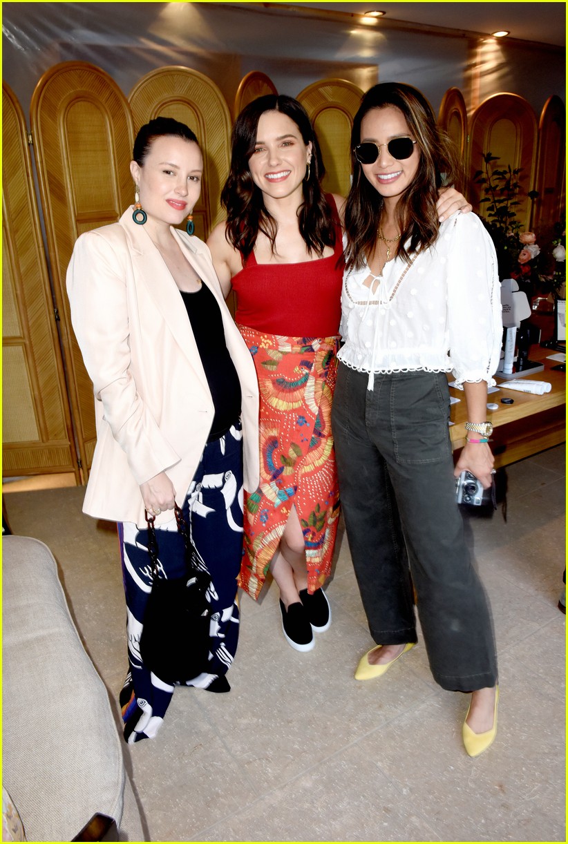 Mandy Moore & Isla Fisher Celebrate Rothy's New Collection!: Photo ...