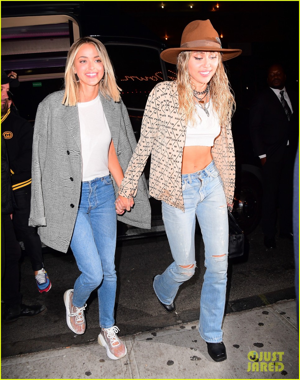 miley cyrus kaitlynn carter couple up for vma party 014341021