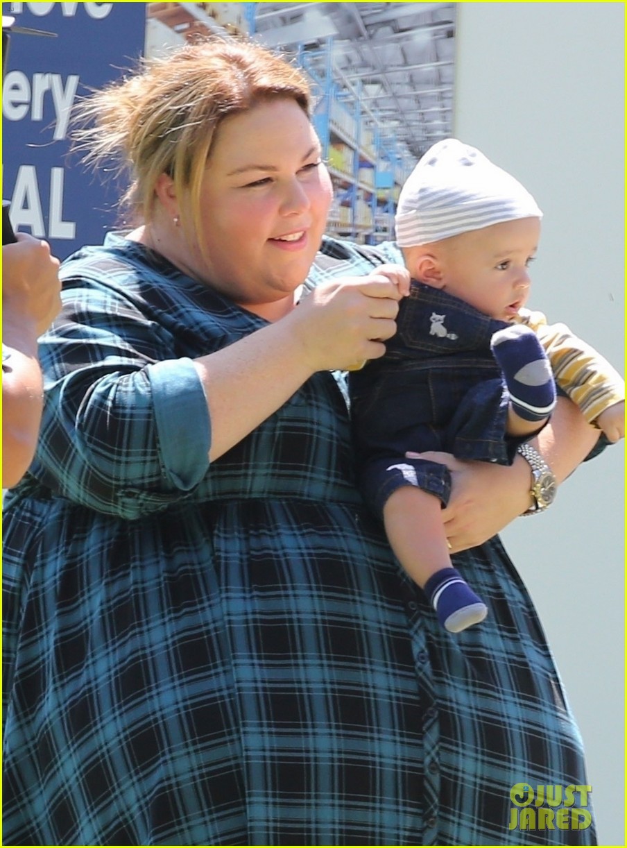 Mandy Moore & Chrissy Metz Film 'This Is Us' in L.A. Photo 4336071