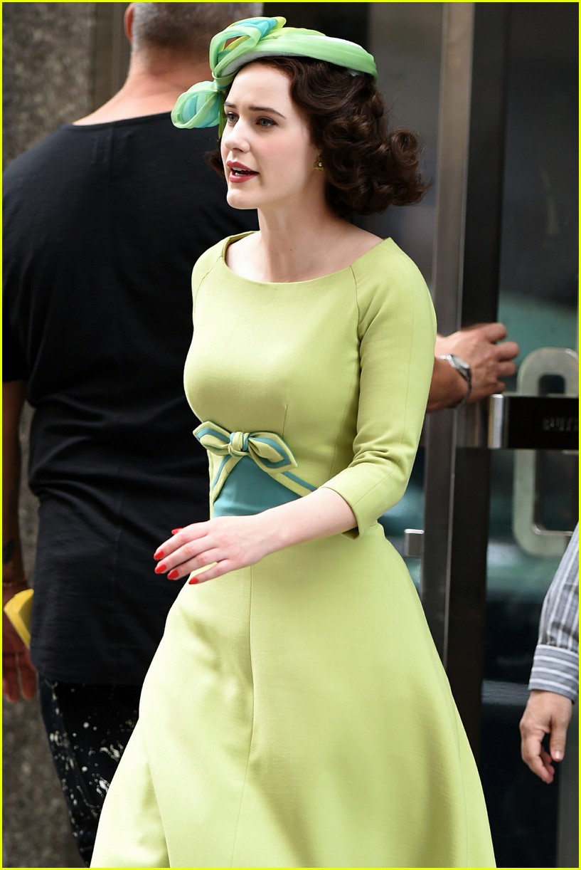 Rachel Brosnahan Gets Glam While Filming 'The Marvelous Mrs. Maisel(01)