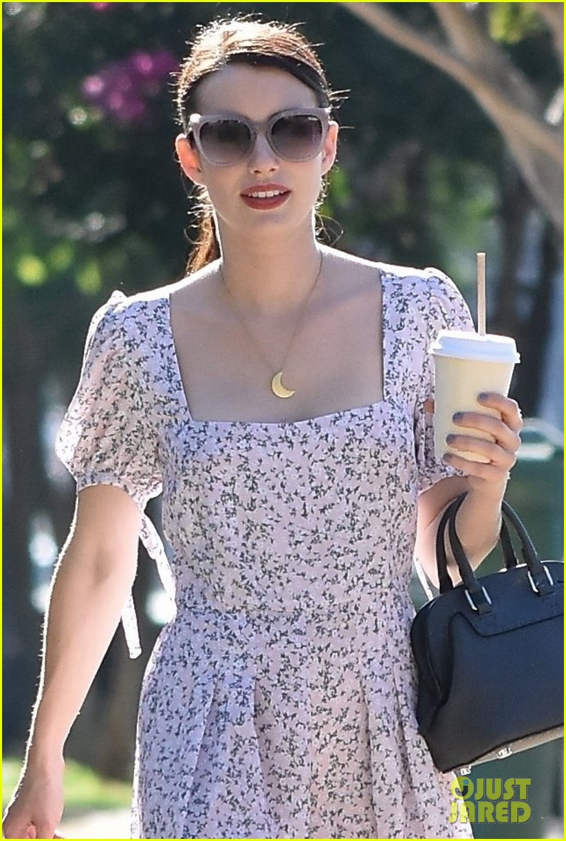 emma roberts rocks a week full fo super chic outfits 084337206