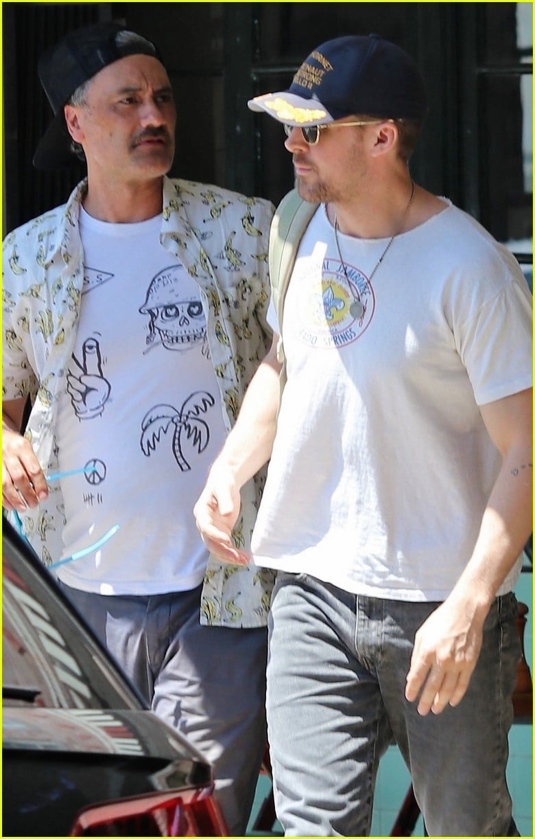 ryan gosling meets up with director for lunch 044336808