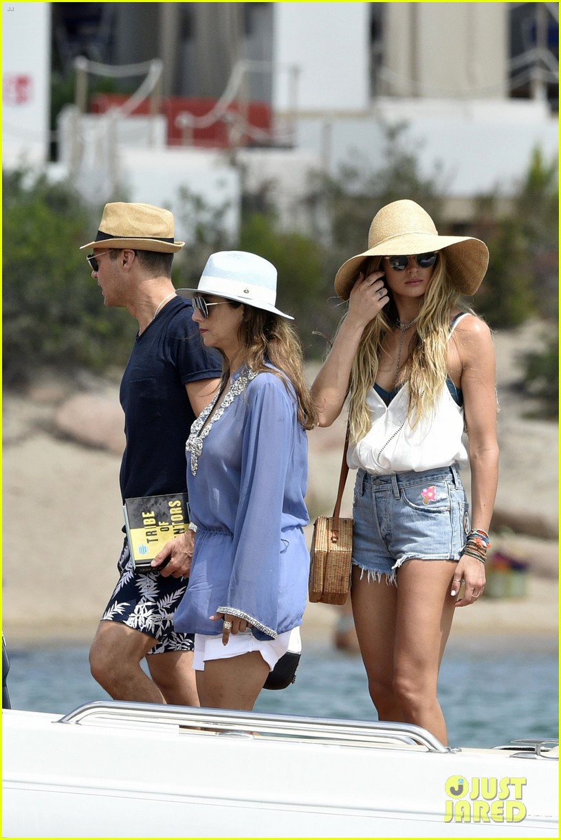 Ryan Seacrest Vacations with Ex Shayna Taylor, But Source Insists They