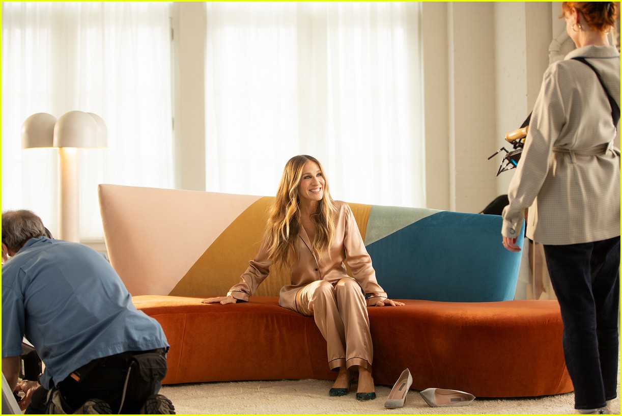 Sarah Jessica Parker Turns Putting on a Bra Into a Dance for