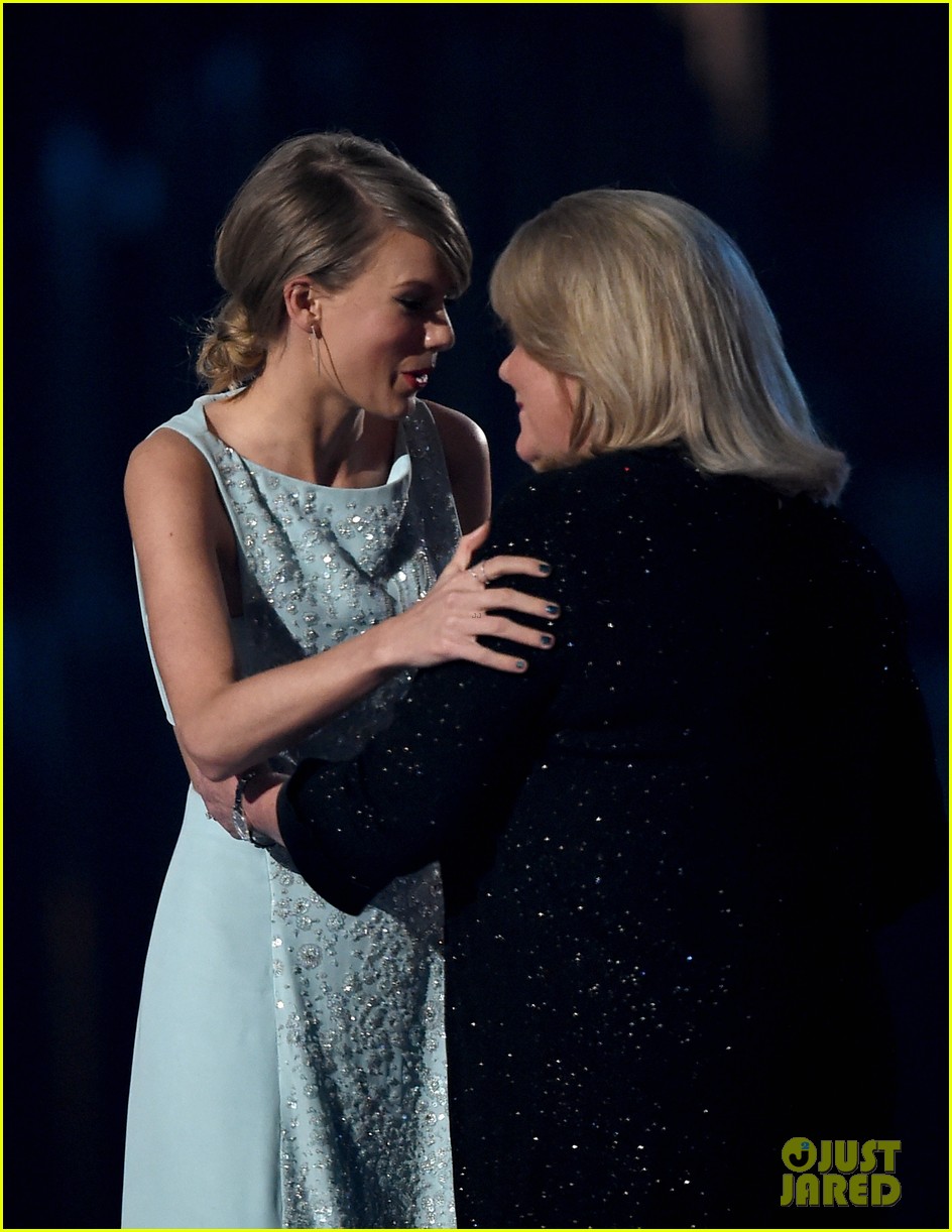 taylor swift mom andrea swift soon youll get better 014338814